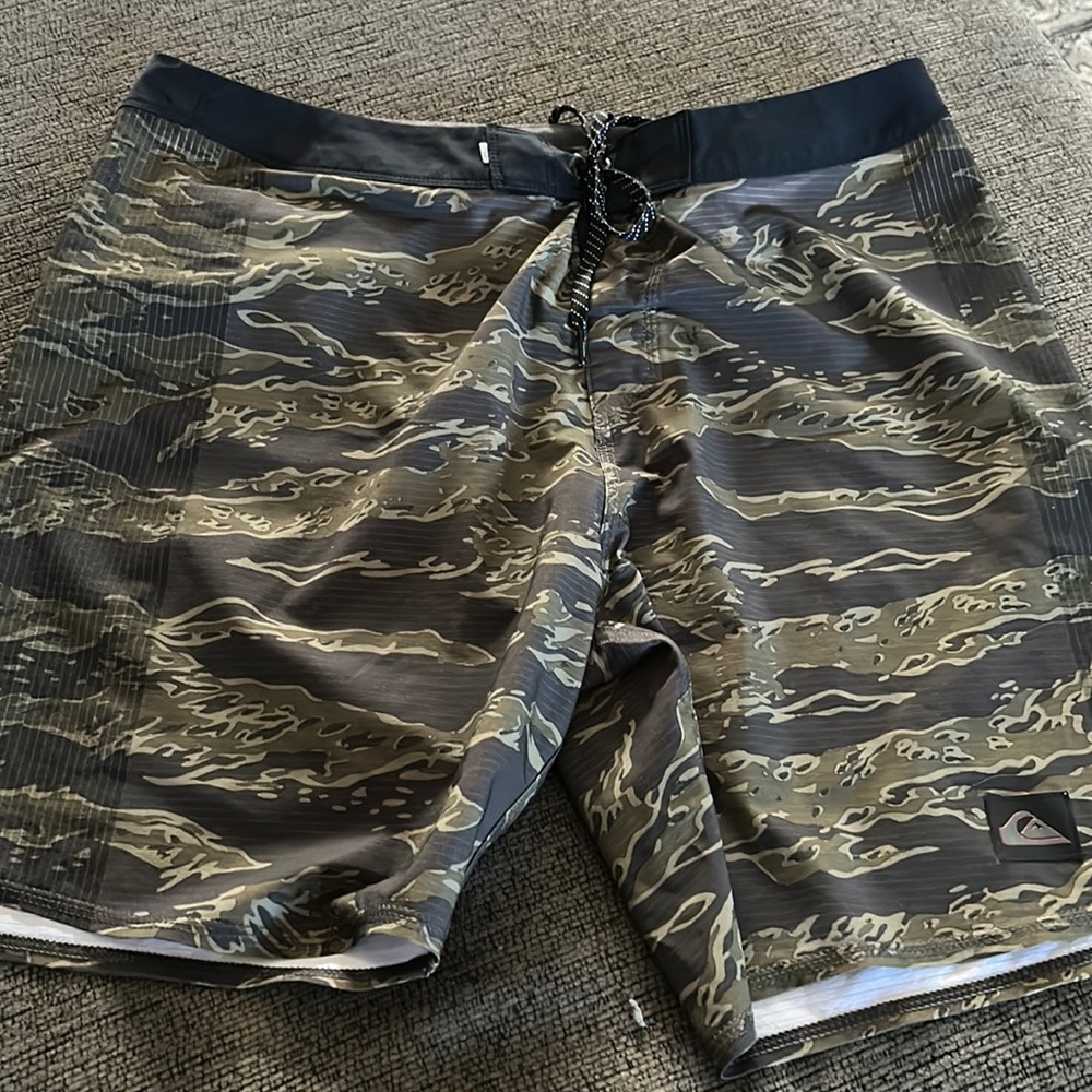 Men’s camo quicksilver board shorts